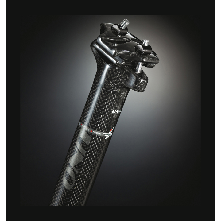 KALLOY UNO full carbon seatpost: twin bolt design and