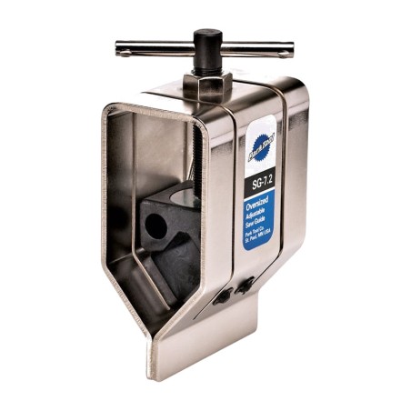 double guide for adjustable pipe cutter