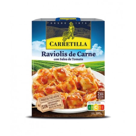 teller mit fleischravioli mit tomatensauce